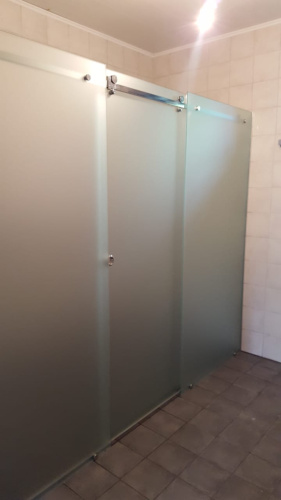 Душевая перегородка с раздвижной дверью и доборами