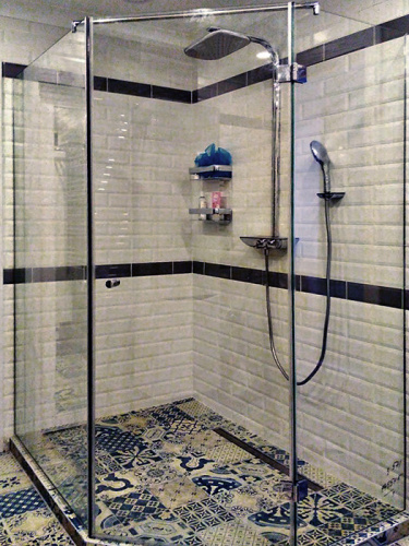 Душевая перегородка трапеция