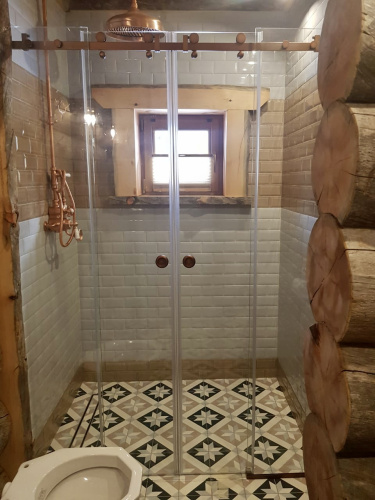 Душевая перегородка с двумя раздвижными дверьми