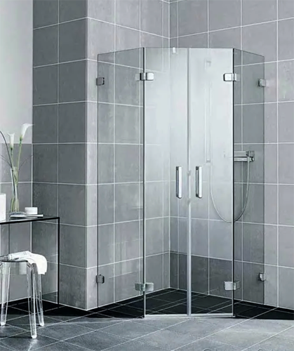 Душевая перегородка трапеция с двумя дверьми