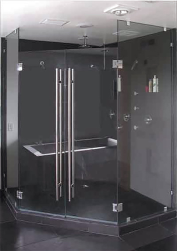 Душевая перегородка трапеция с двумя дверьми