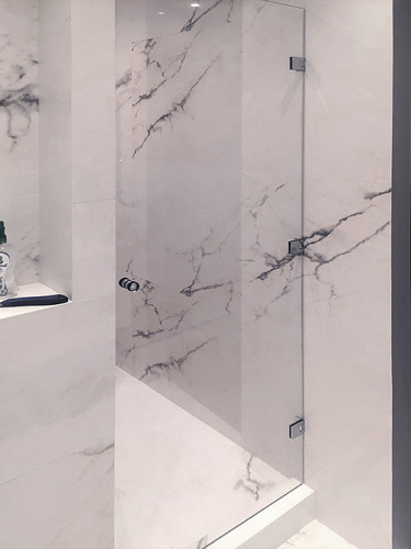 Шторка на ванну распашная