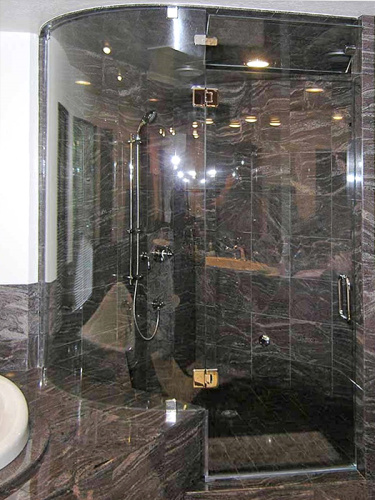 Радиусная душевая перегородка