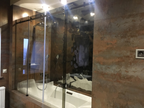 Душевая перегородка с раздвижной дверью и доборами