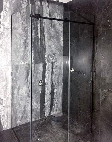 Угловая душевая перегородка с раздвижной дверью