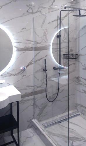 Стеклянная шторка в душ