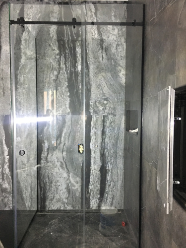 Угловая душевая перегородка с раздвижной дверью