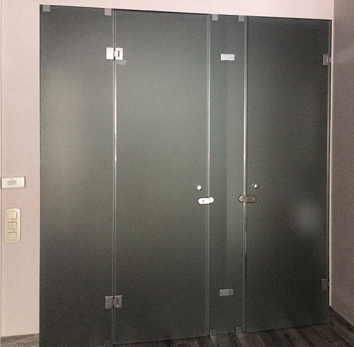 Душевая перегородка прямая с двумя дверьми