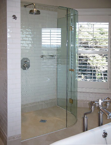 Радиусная душевая перегородка