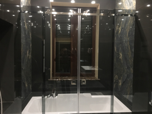 Душевая перегородка с двумя раздвижными дверьми