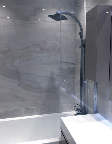 Шторка на ванну в профиле