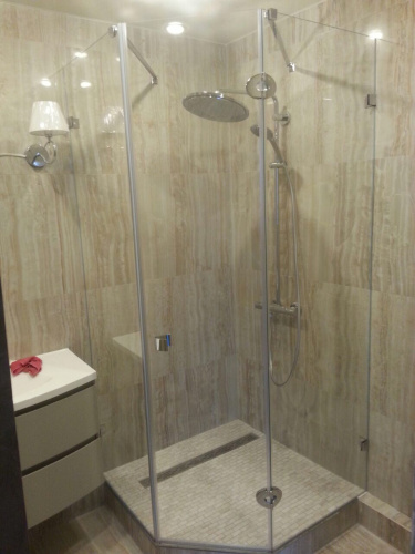 Душевая перегородка трапеция