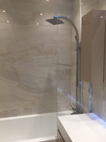 Шторка на ванну в профиле