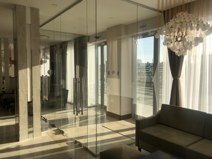 Тамбур из закаленного стекла