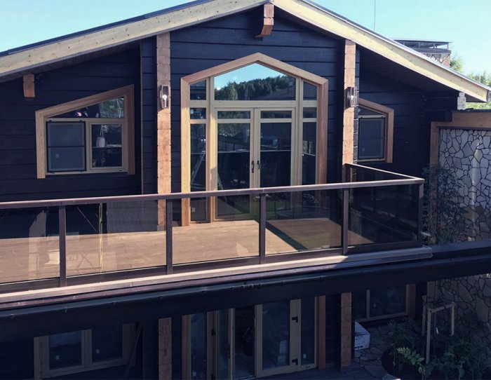 Ограждения балконов и террас на профиле со стойками