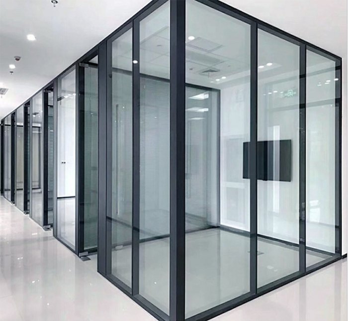 Перегородка с одинарным остеклением