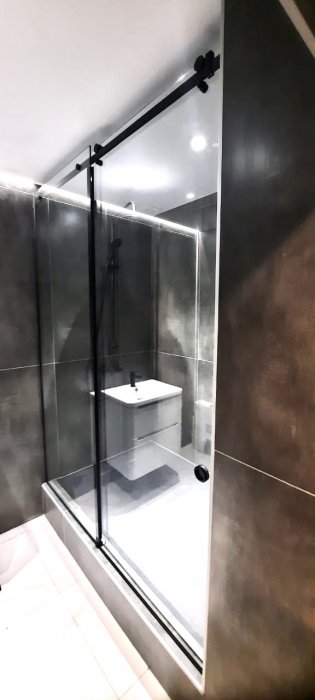 Душевая перегородка с раздвижной дверью