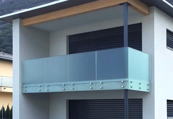 Ограждения балконов и террас на точках без поручня