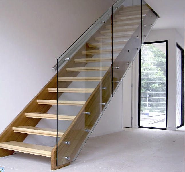 Ограждения лестниц на точках с выносным поручнем