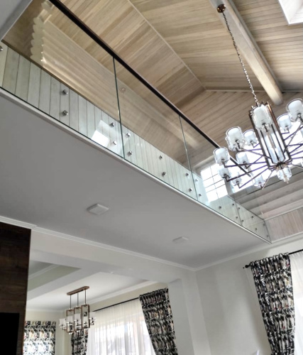 Ограждения балконов и террас на точках с поручнем