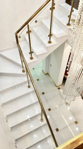 Ограждения лестниц на стойках из нержавеющей стали