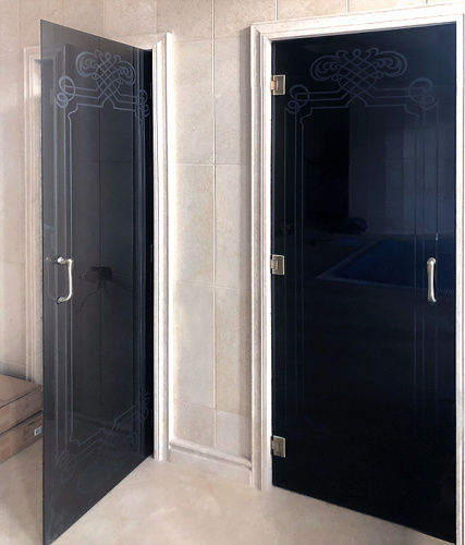 Дверь маятниковая на петлях с рисунком