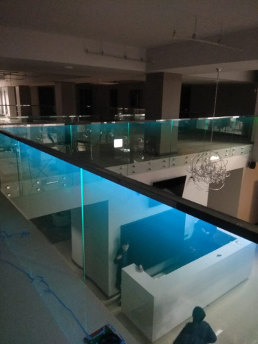 Ограждения балконов и террас на точках с поручнем