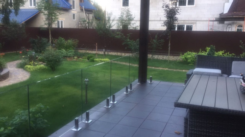 Ограждения балконов и террас на министойках без поручня