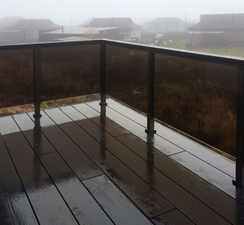 Ограждения балконов и террас на стойках с поручнем