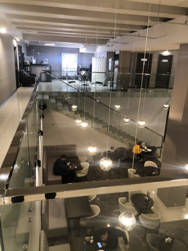 Ограждения балконов и террас на точках с поручнем