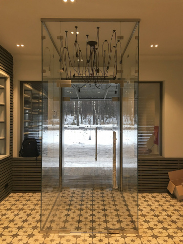 Тамбур из закаленного стекла