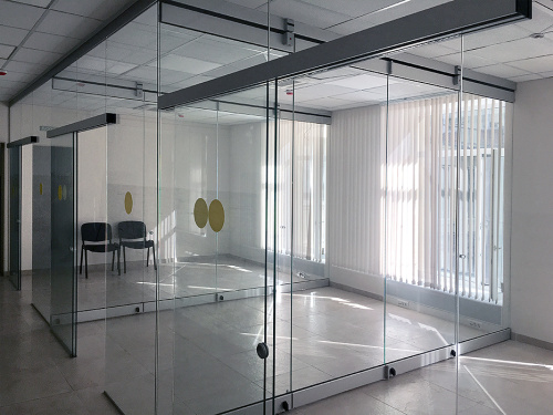 Дверь раздвижная с закрытым треком