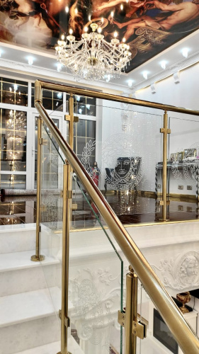 Ограждения лестниц на стойках из нержавеющей стали