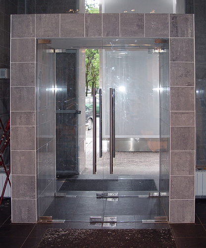 Тамбур из закаленного стекла