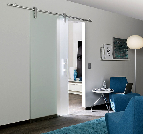 Дверь раздвижная с открытым треком
