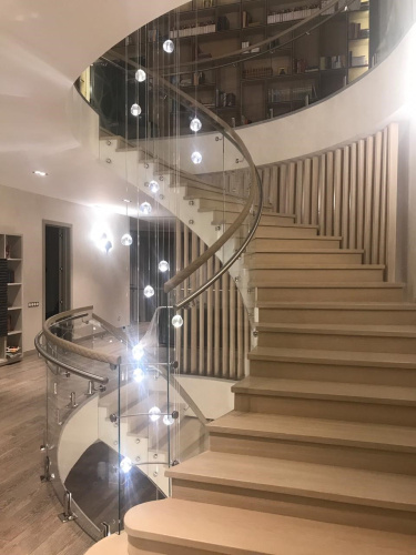 Ограждение лестниц на точках винтовое