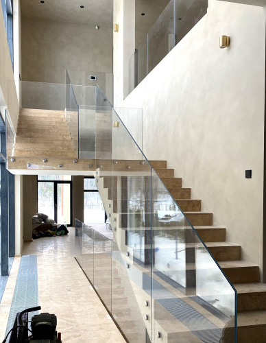 Ограждения лестниц на точках без поручня