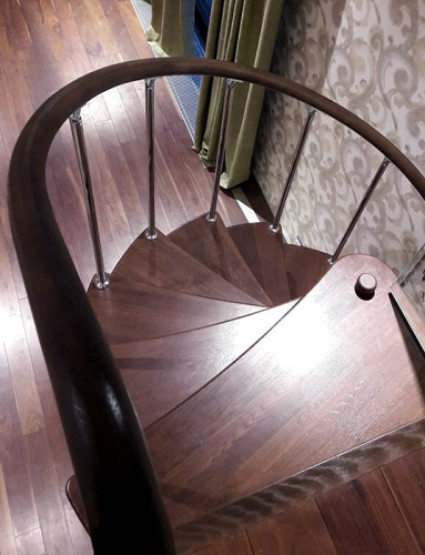 Ограждения ригельные с деревянными стойками и поручнем