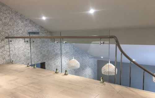 Ограждения балконов и террас на министойках с выносным поручнем