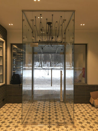 Тамбур из закаленного стекла