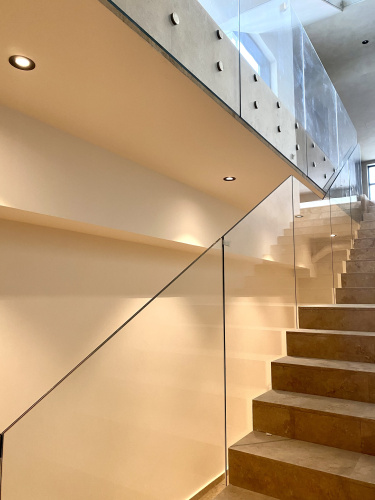 Ограждения лестниц на точках без поручня