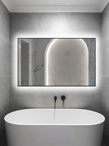 Зеркало прямоугольное в металлической раме с подсветкой