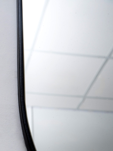 Зеркало Капсула в тонкой раме